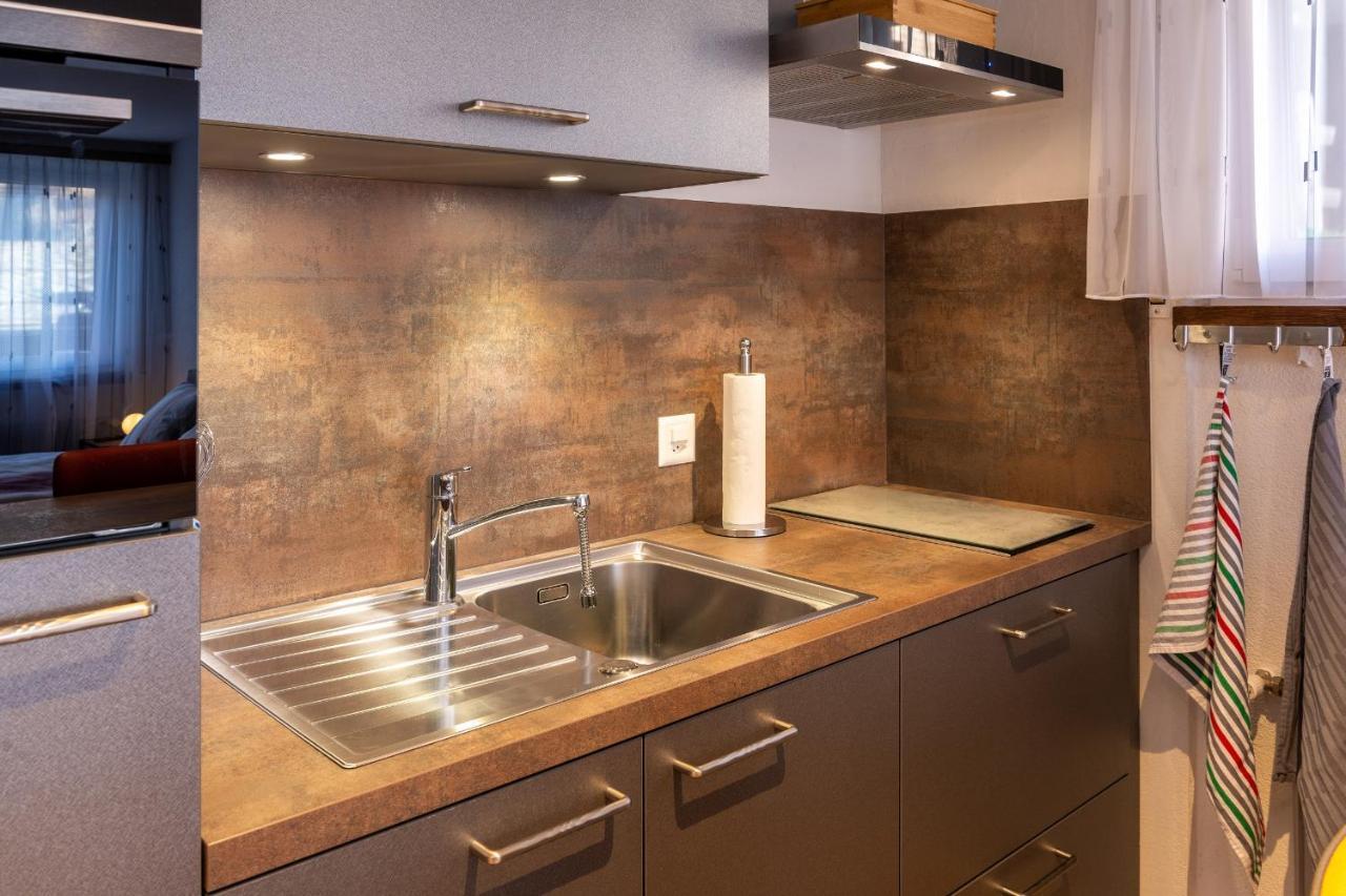 Studio Roseline - Smart & Modern Grachen Luaran gambar