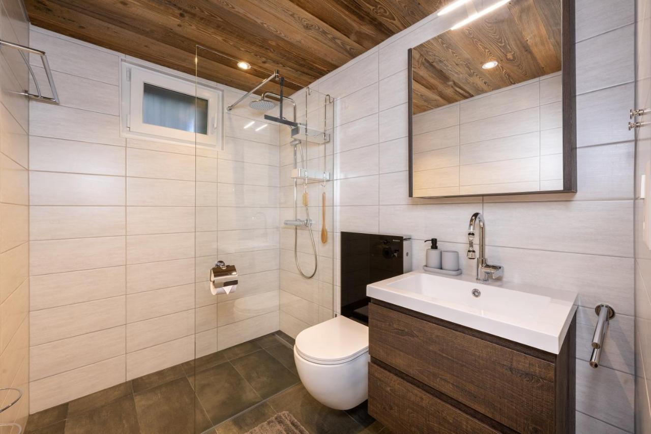 Studio Roseline - Smart & Modern Grachen Luaran gambar